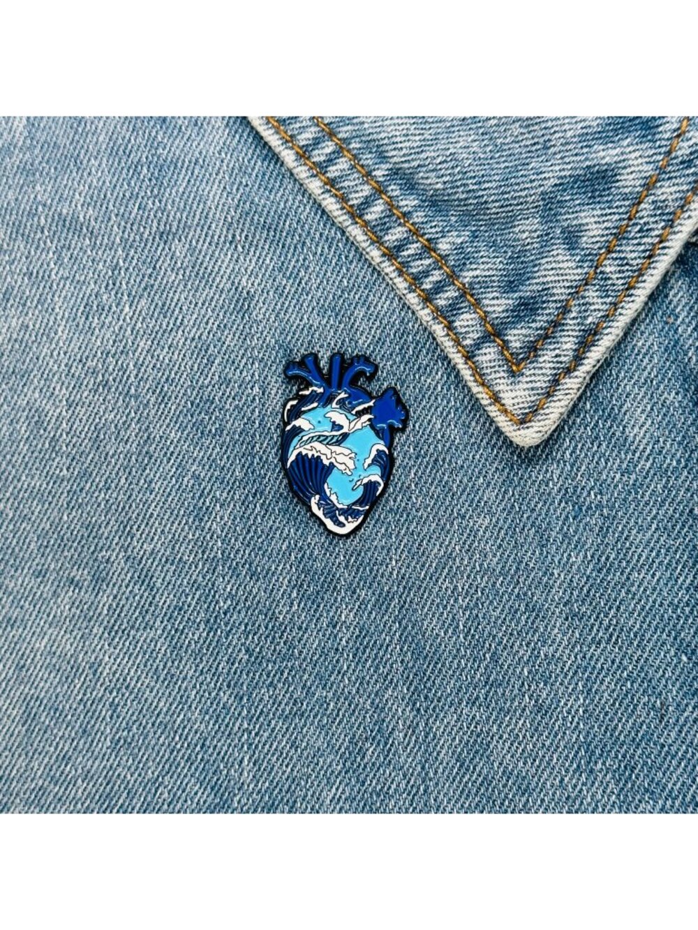 💙Enamel Pin Sea Wave Anatomical Heart Art Metal Ocean Waves Marine Brooch Blue